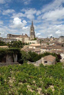View on the little Bordeaux Village Skyline in the sun and greenery